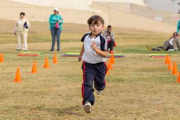 alumna participando miniolimpiadas